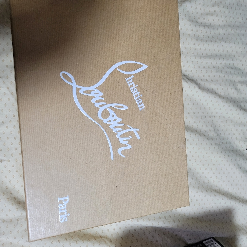 Louboutin so Kate black